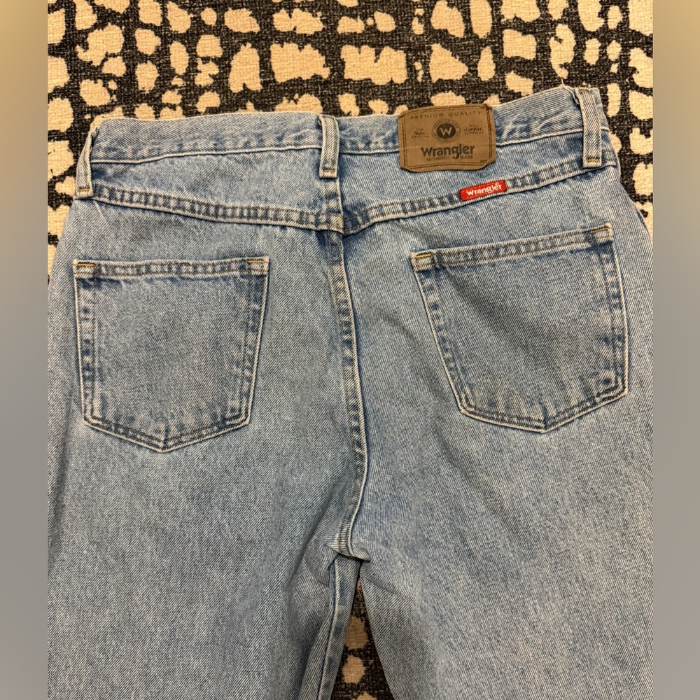 Wrangler Women's Classic Blue Denim Jeans - Picture 7 of 7